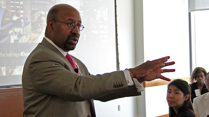 Mayor Michael Nutter speaking at Leadership Matters program