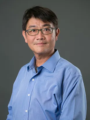 Headshot of Johnny Lee