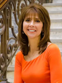 Headshot of Donna DeCarolis