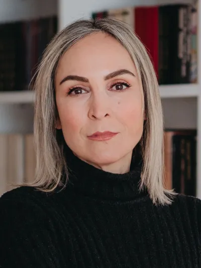 Headshot of Michaela Draganska