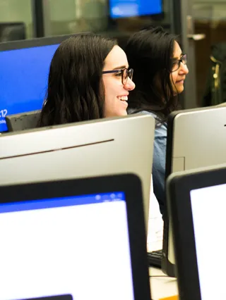 finance students in lab
