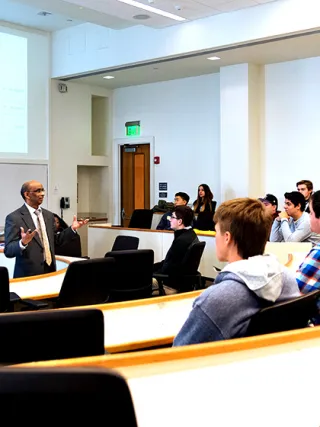 LeBow students and faculty in class